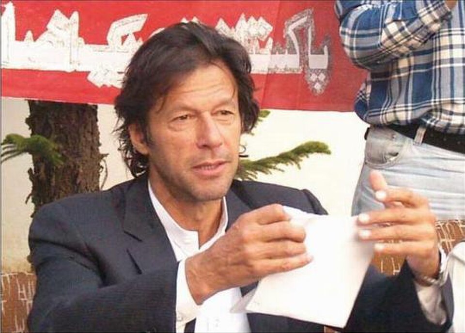 Pakistan police and public clash on anniversary of Imran Khan imprisonment