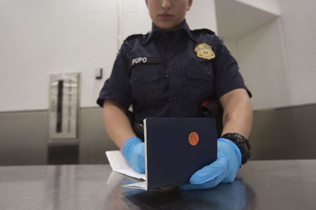 Border agents are randomly seizing phones of US  citizens who support Palestine